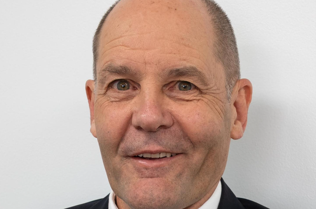 Dr. Simon Irvine